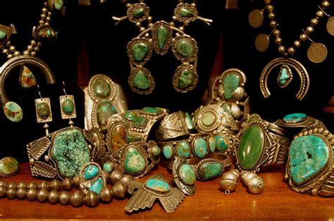  Quest for the Turquoise Treasure - A Bewitching Tale Of Intrigue and Self-Discovery Embroidered with Pakistani Folklore!